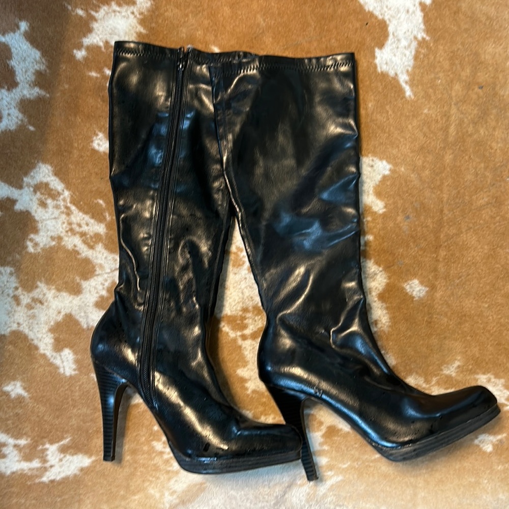 Gorgeous black boots